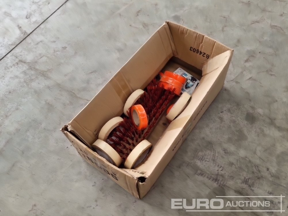 Box of Makita Jigsaw Blades, Brush Head, Masking Tape, Insulating Tape - Vybavení garáže/ Dílny: obrázek 3 Box of Makita Jigsaw Blades, Brush Head, Masking Tape, Insulating Tape - Vybavení garáže/ Dílny: obrázek 3