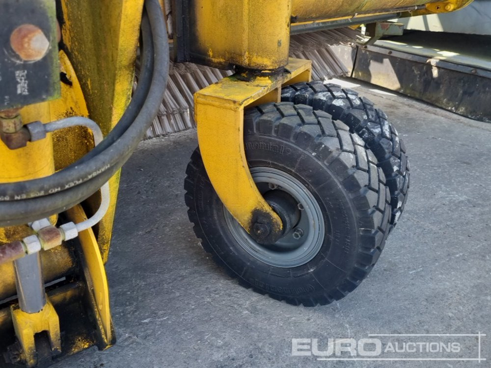 Sněhová fréza Bucher Schorling P21 Single Axle Runway Sweeper, Snow Clearing Brush, Snow Blower, Dryer: obrázek 10
