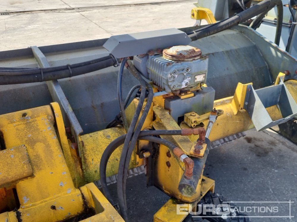Sněhová fréza Bucher Schorling P21 Single Axle Runway Sweeper, Snow Clearing Brush, Snow Blower, Dryer: obrázek 29