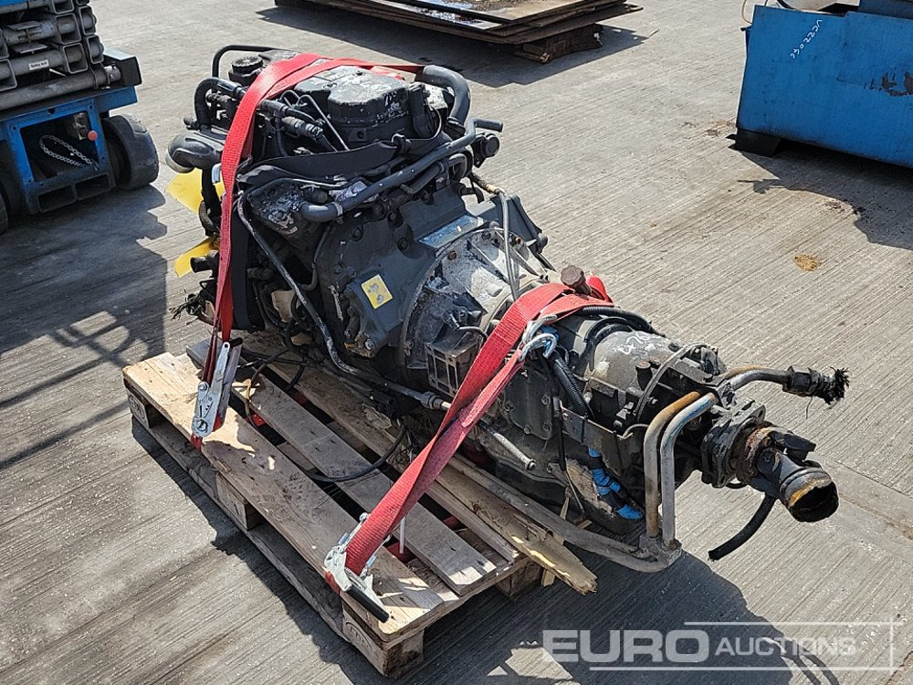 Cummins 4 Cylinder Engine, Gearbox - Motor: obrázek 3 Cummins 4 Cylinder Engine, Gearbox - Motor: obrázek 3
