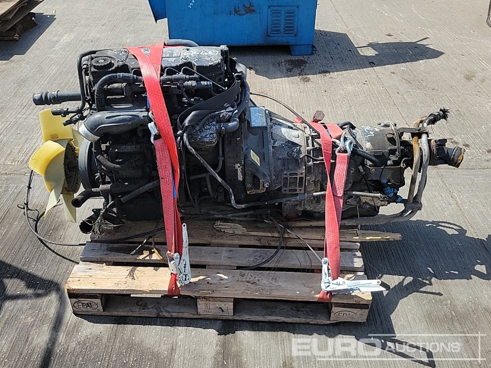 Cummins 4 Cylinder Engine, Gearbox - Motor: obrázek 2 Cummins 4 Cylinder Engine, Gearbox - Motor: obrázek 2
