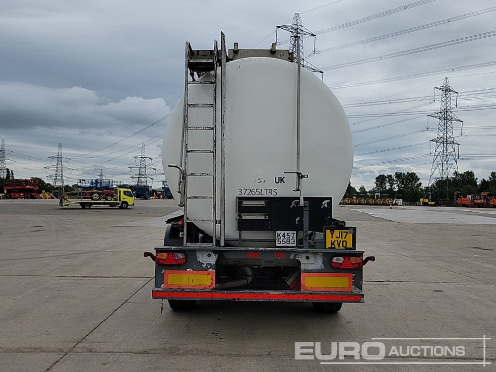 Fruehauf Tri Axle Tanker Trailer - Cisternový návěs: obrázek 4 Fruehauf Tri Axle Tanker Trailer - Cisternový návěs: obrázek 4