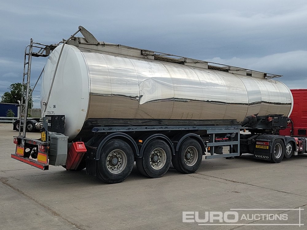 Fruehauf Tri Axle Tanker Trailer - Cisternový návěs: obrázek 5 Fruehauf Tri Axle Tanker Trailer - Cisternový návěs: obrázek 5