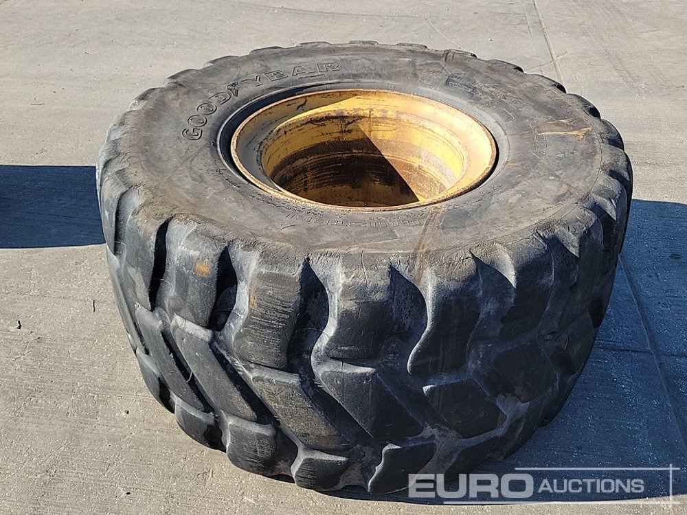 Goodyear 750/65 R25 Tyre & Rim - Pneumatiky: obrázek 1 Goodyear 750/65 R25 Tyre & Rim - Pneumatiky: obrázek 1