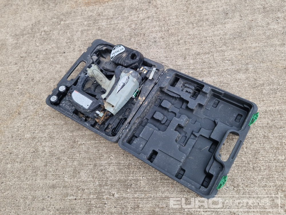 Hitachi NT65GS 3.6 Volt Cordless Nailer, 3 Batterys, Charger - Stavební zařízení: obrázek 3 Hitachi NT65GS 3.6 Volt Cordless Nailer, 3 Batterys, Charger - Stavební zařízení: obrázek 3