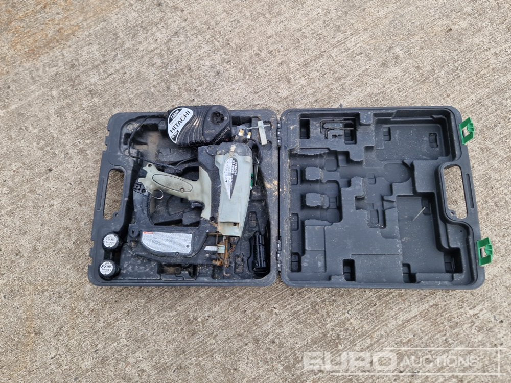 Hitachi NT65GS 3.6 Volt Cordless Nailer, 3 Batterys, Charger - Stavební zařízení: obrázek 2 Hitachi NT65GS 3.6 Volt Cordless Nailer, 3 Batterys, Charger - Stavební zařízení: obrázek 2