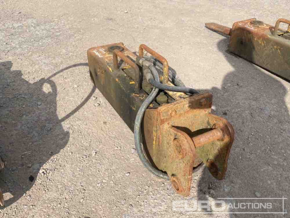 Hydraulic Breaker to suit Mini Excavator - Hydraulické kladivo: obrázek 3 Hydraulic Breaker to suit Mini Excavator - Hydraulické kladivo: obrázek 3