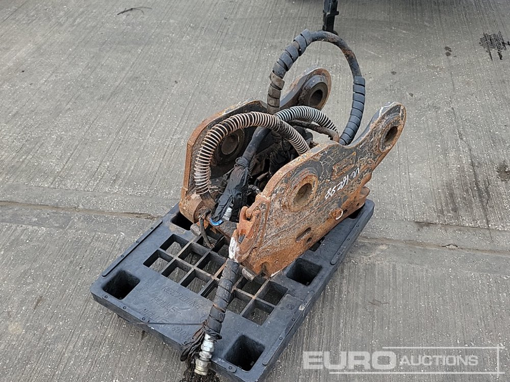 Hydraulic Double Lock Quick Hitch 65mm Pin to suit 13 Ton Excavator - Rychloupínací: obrázek 1 Hydraulic Double Lock Quick Hitch 65mm Pin to suit 13 Ton Excavator - Rychloupínací: obrázek 1