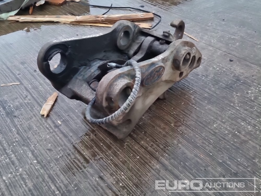 Hydraulic Quick Hitch 65mm Pin to suit 13 Ton Excavator - Rychloupínací: obrázek 1 Hydraulic Quick Hitch 65mm Pin to suit 13 Ton Excavator - Rychloupínací: obrázek 1