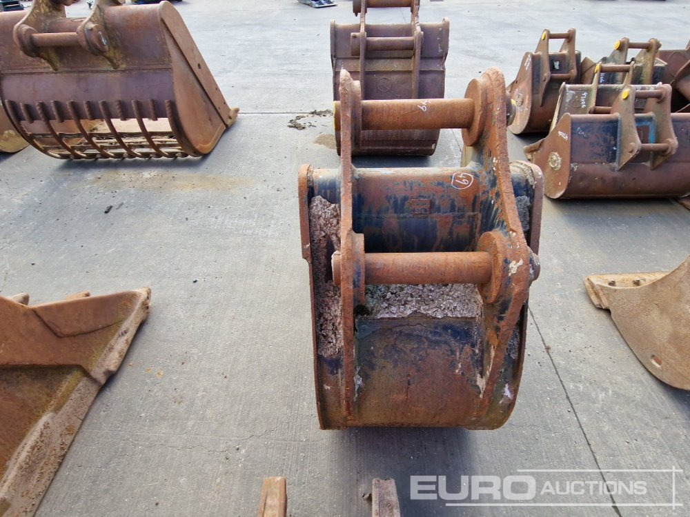JCB 28" Digging Bucket 80mm Pin to suit 20 Ton Excavator - Lžíce: obrázek 4 JCB 28" Digging Bucket 80mm Pin to suit 20 Ton Excavator - Lžíce: obrázek 4