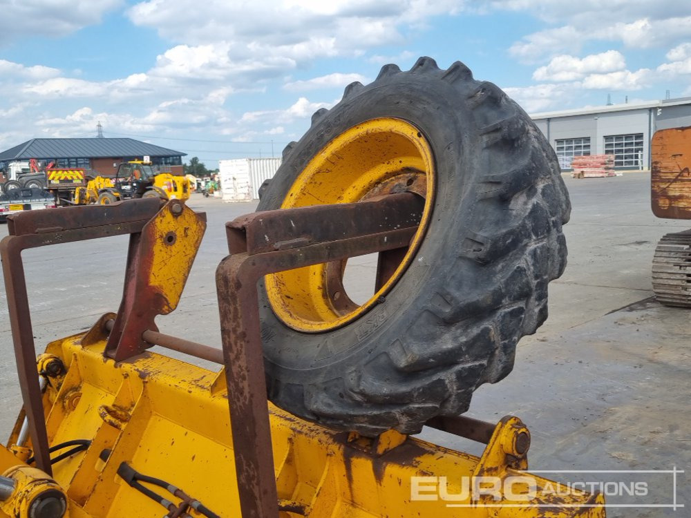 Rýpadlo-nakladač JCB 3CX: obrázek 21