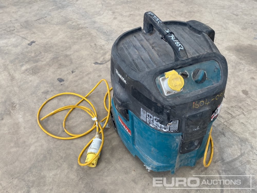 Makita 447M 110 Volt Dust Extractor - Stavební zařízení: obrázek 1 Makita 447M 110 Volt Dust Extractor - Stavební zařízení: obrázek 1