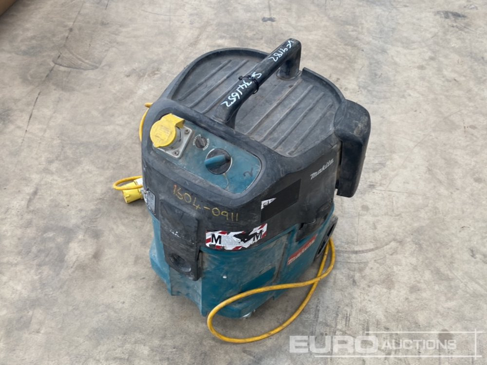 Makita 447M 110 Volt Dust Extractor - Stavební zařízení: obrázek 3 Makita 447M 110 Volt Dust Extractor - Stavební zařízení: obrázek 3