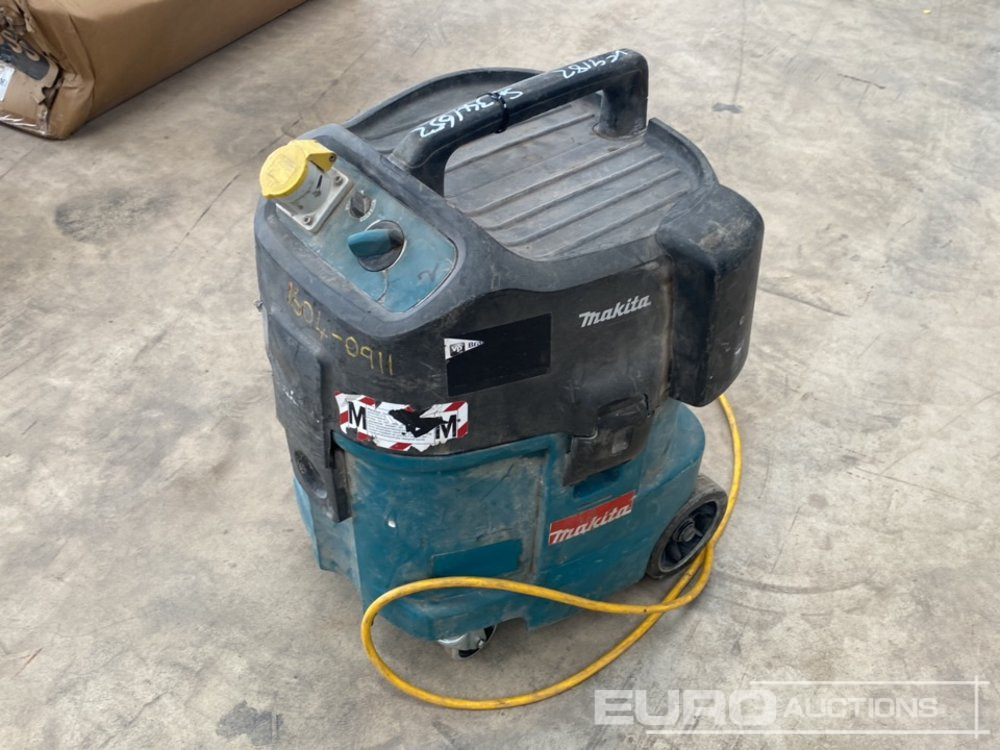 Makita 447M 110 Volt Dust Extractor - Stavební zařízení: obrázek 4 Makita 447M 110 Volt Dust Extractor - Stavební zařízení: obrázek 4