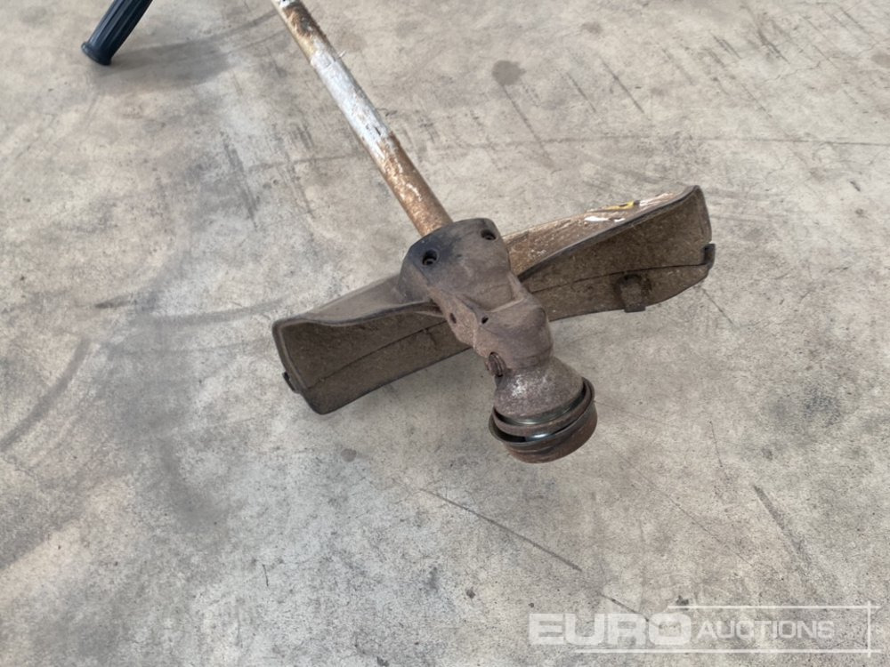 Makita EM4351UH Petrol Strimmer - Stavební zařízení: obrázek 5 Makita EM4351UH Petrol Strimmer - Stavební zařízení: obrázek 5