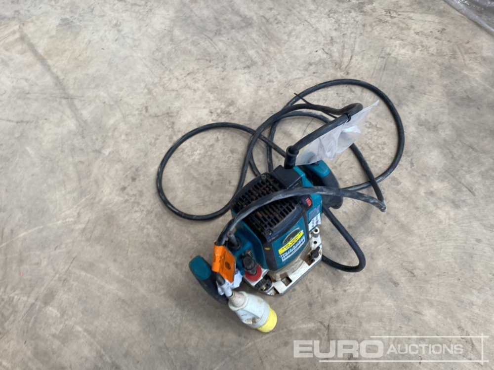 Makita RP2301FC 110 Volt Router - Stavební zařízení: obrázek 3 Makita RP2301FC 110 Volt Router - Stavební zařízení: obrázek 3