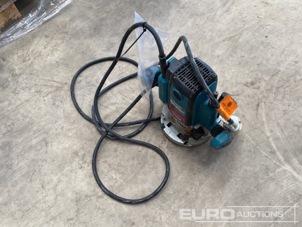 Makita RP2301FC 110 Volt Router - Stavební zařízení: obrázek 1 Makita RP2301FC 110 Volt Router - Stavební zařízení: obrázek 1