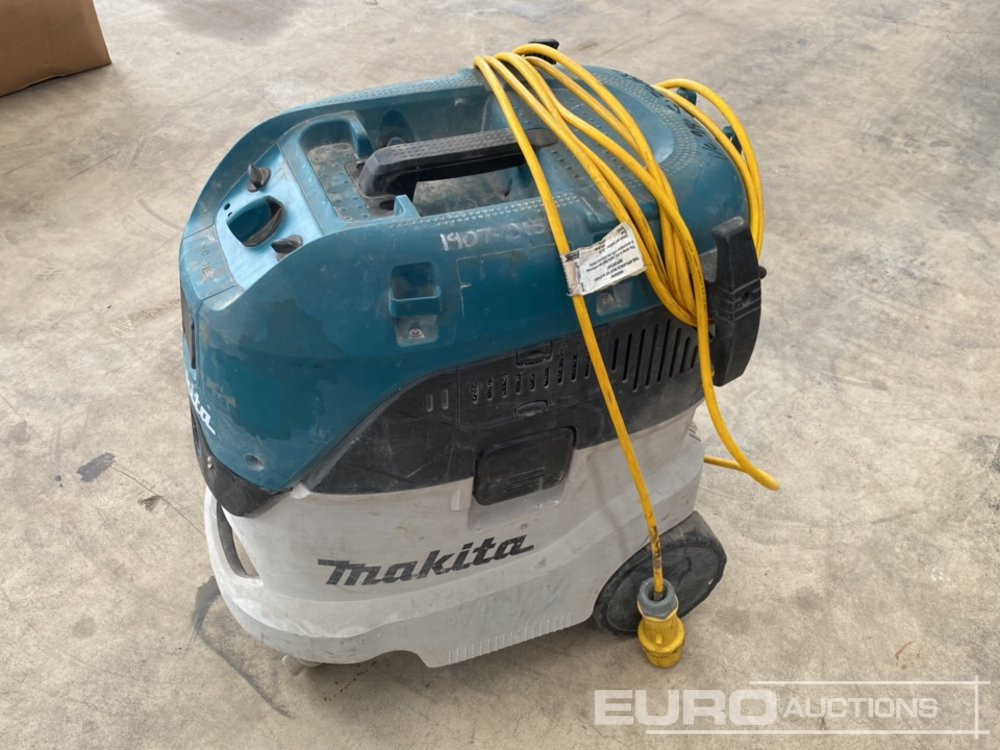 Makita VC4210MX1 110 Volt Dust Extractor - Stavební zařízení: obrázek 1 Makita VC4210MX1 110 Volt Dust Extractor - Stavební zařízení: obrázek 1