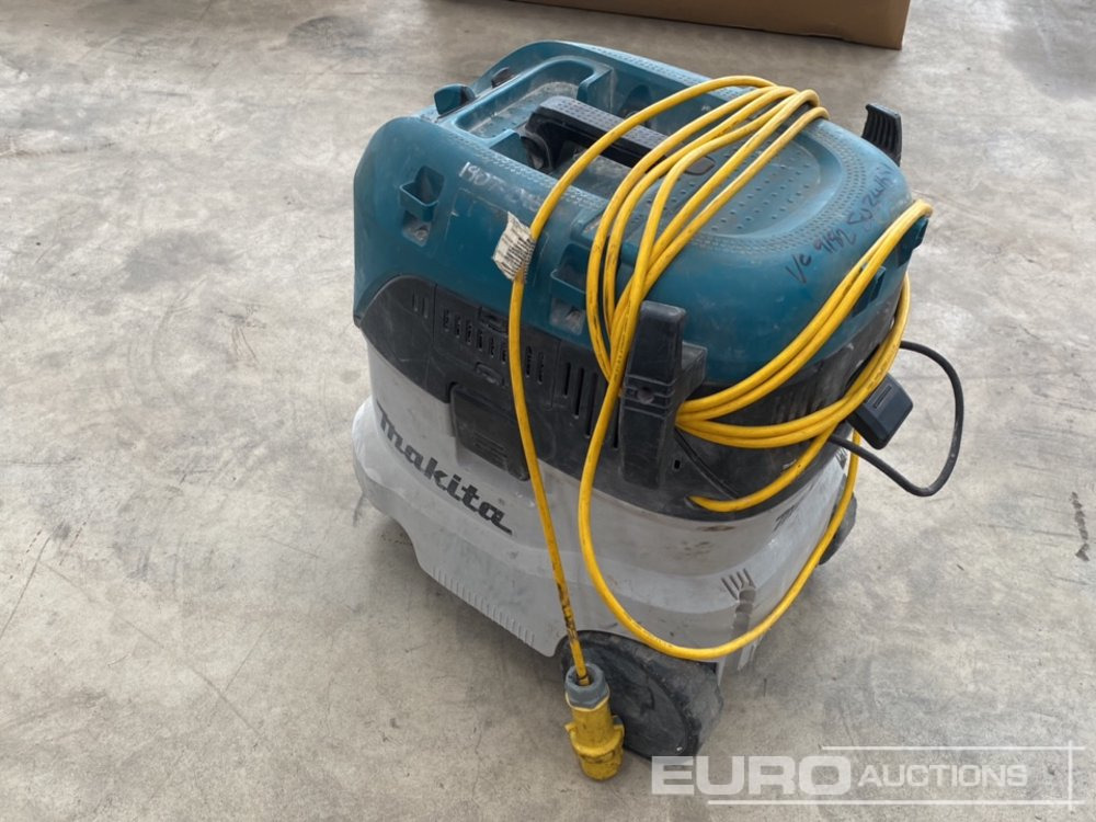 Makita VC4210MX1 110 Volt Dust Extractor - Stavební zařízení: obrázek 3 Makita VC4210MX1 110 Volt Dust Extractor - Stavební zařízení: obrázek 3