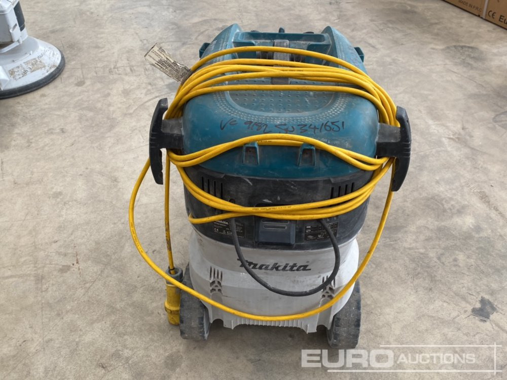 Makita VC4210MX1 110 Volt Dust Extractor - Stavební zařízení: obrázek 4 Makita VC4210MX1 110 Volt Dust Extractor - Stavební zařízení: obrázek 4