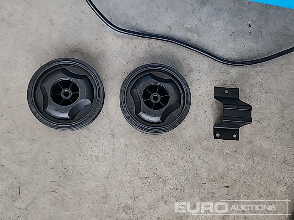 Maranello 530 12/24 Volt Battery Charger & Neilsen 3500W Power Inverter (2 of) - Vybavení garáže/ Dílny: obrázek 5 Maranello 530 12/24 Volt Battery Charger & Neilsen 3500W Power Inverter (2 of) - Vybavení garáže/ Dílny: obrázek 5