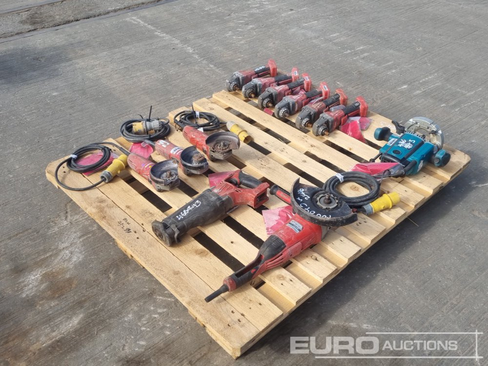 Milwaukee 110Volt Grinder (4 of), Battery Grinder (6 of), Battery Reciprocating Saw, Makita 110Volt Plunge Router - Stavební zařízení: obrázek 3 Milwaukee 110Volt Grinder (4 of), Battery Grinder (6 of), Battery Reciprocating Saw, Makita 110Volt Plunge Router - Stavební zařízení: obrázek 3