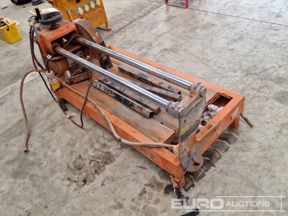 Red Band 110 Volt Sliding Stone Saw - Stavební zařízení: obrázek 5 Red Band 110 Volt Sliding Stone Saw - Stavební zařízení: obrázek 5