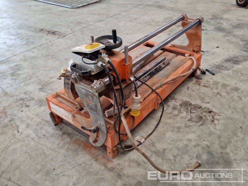 Red Band 110 Volt Sliding Stone Saw - Stavební zařízení: obrázek 3 Red Band 110 Volt Sliding Stone Saw - Stavební zařízení: obrázek 3