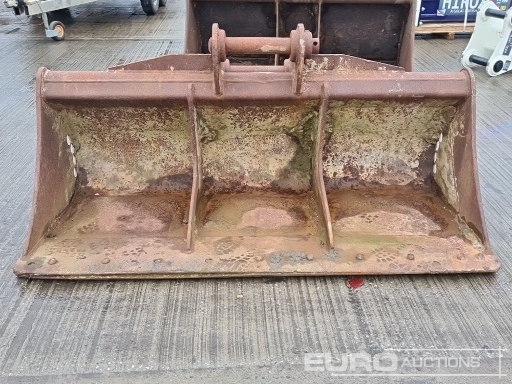 Rhinox 72" Ditching Bucket 65mm Pin to suit 13 Ton Excavator - Lžíce: obrázek 2 Rhinox 72" Ditching Bucket 65mm Pin to suit 13 Ton Excavator - Lžíce: obrázek 2