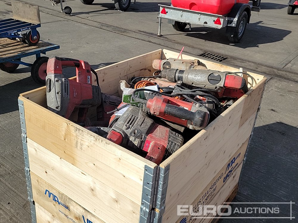 Selection of Various Milwaukee & Hilti Hand Held Power Tools (1 Stillage of) - Stavební zařízení: obrázek 1 Selection of Various Milwaukee & Hilti Hand Held Power Tools (1 Stillage of) - Stavební zařízení: obrázek 1