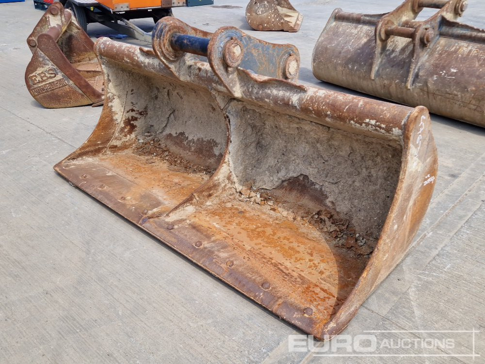 Strickland 84" Ditching Bucket 80mm Pin to suit 20 Ton Excavator - Lžíce: obrázek 1 Strickland 84" Ditching Bucket 80mm Pin to suit 20 Ton Excavator - Lžíce: obrázek 1