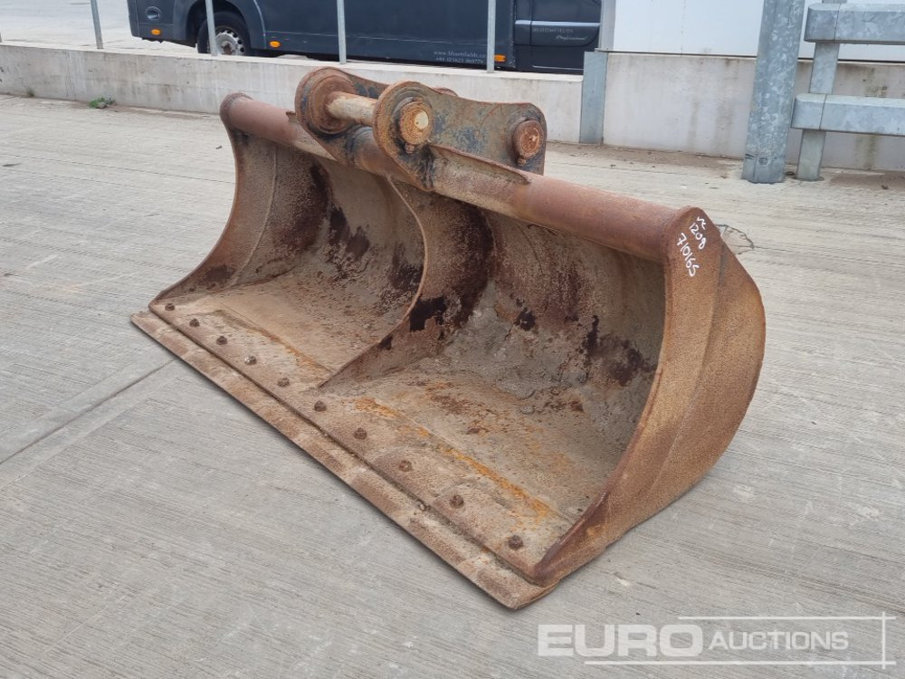 Strickland 84" Ditching Bucket 80mm Pin to suit 20 Ton Excavator - Lžíce: obrázek 1 Strickland 84" Ditching Bucket 80mm Pin to suit 20 Ton Excavator - Lžíce: obrázek 1