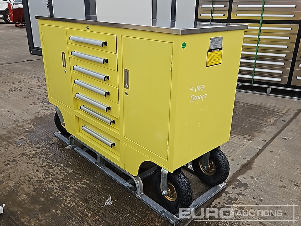 Unused 2025 4.5' Work Bench, 7 Drawers, 2 Cabinets - Stavební zařízení: obrázek 1 Unused 2025 4.5' Work Bench, 7 Drawers, 2 Cabinets - Stavební zařízení: obrázek 1