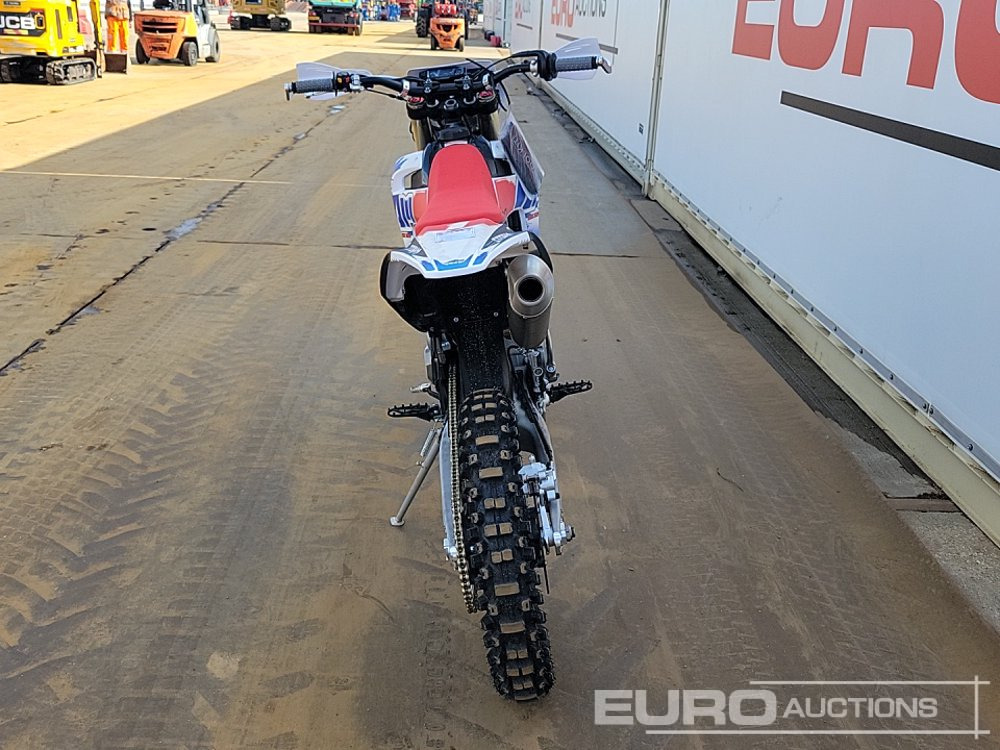Unused 2025 Apollo Storm 300cc Motorcross Bike, 21" Front, 18" Rear Tyres, Electric Start, Air Cooled, Hydraulic Suspension, Disc Brakes, Lighting Kit (UNASSEMBLED) - Motocykl: obrázek 4 Unused 2025 Apollo Storm 300cc Motorcross Bike, 21" Front, 18" Rear Tyres, Electric Start, Air Cooled, Hydraulic Suspension, Disc Brakes, Lighting Kit (UNASSEMBLED) - Motocykl: obrázek 4
