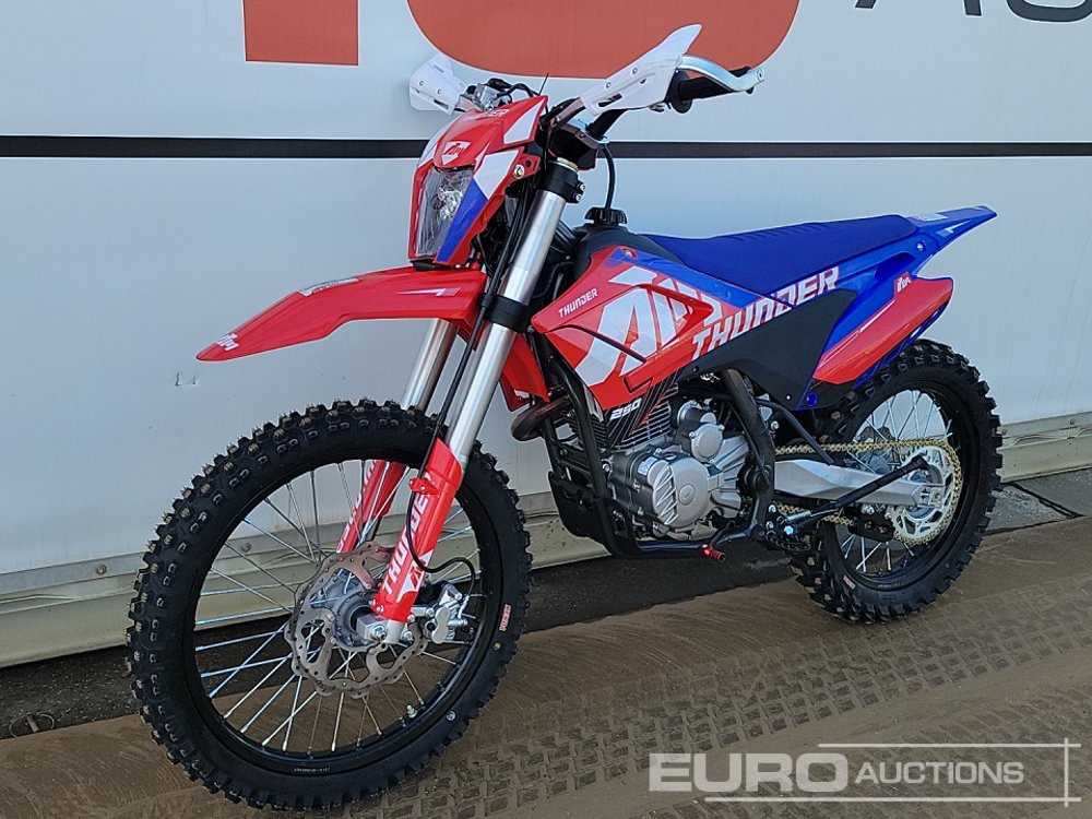 Unused 2025 Apollo Thunder 250cc Motorcross Bike, 21" Front, 18" Rear Tyres, Electric Start, Air Cooled, Hydraulic Suspension, Disc Brakes, Lighting Kit (UNASSEMBLED) - Motocykl: obrázek 1 Unused 2025 Apollo Thunder 250cc Motorcross Bike, 21" Front, 18" Rear Tyres, Electric Start, Air Cooled, Hydraulic Suspension, Disc Brakes, Lighting Kit (UNASSEMBLED) - Motocykl: obrázek 1