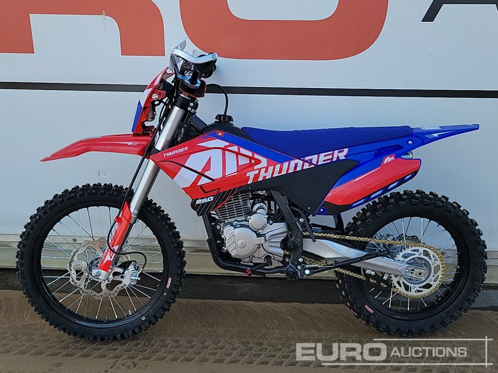 Unused 2025 Apollo Thunder 250cc Motorcross Bike, 21" Front, 18" Rear Tyres, Electric Start, Air Cooled, Hydraulic Suspension, Disc Brakes, Lighting Kit (UNASSEMBLED) - Motocykl: obrázek 2 Unused 2025 Apollo Thunder 250cc Motorcross Bike, 21" Front, 18" Rear Tyres, Electric Start, Air Cooled, Hydraulic Suspension, Disc Brakes, Lighting Kit (UNASSEMBLED) - Motocykl: obrázek 2