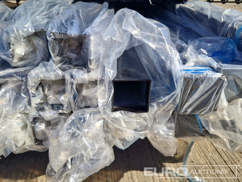 Stavební zařízení Unused Galvanised & Powder Coated Heavy Duty (5mm) Wire Mesh Fencing, 25 x H2.4m x W2.2m Panels, 26 x 60mm x 60mm x3m Posts, with Fittings (Black): obrázek 10