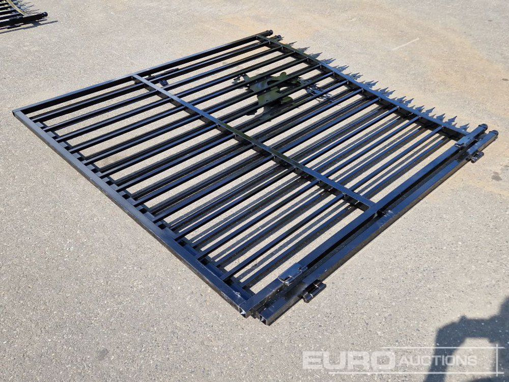 Unused Steel Gates (2 of) - Stavební zařízení: obrázek 2 Unused Steel Gates (2 of) - Stavební zařízení: obrázek 2