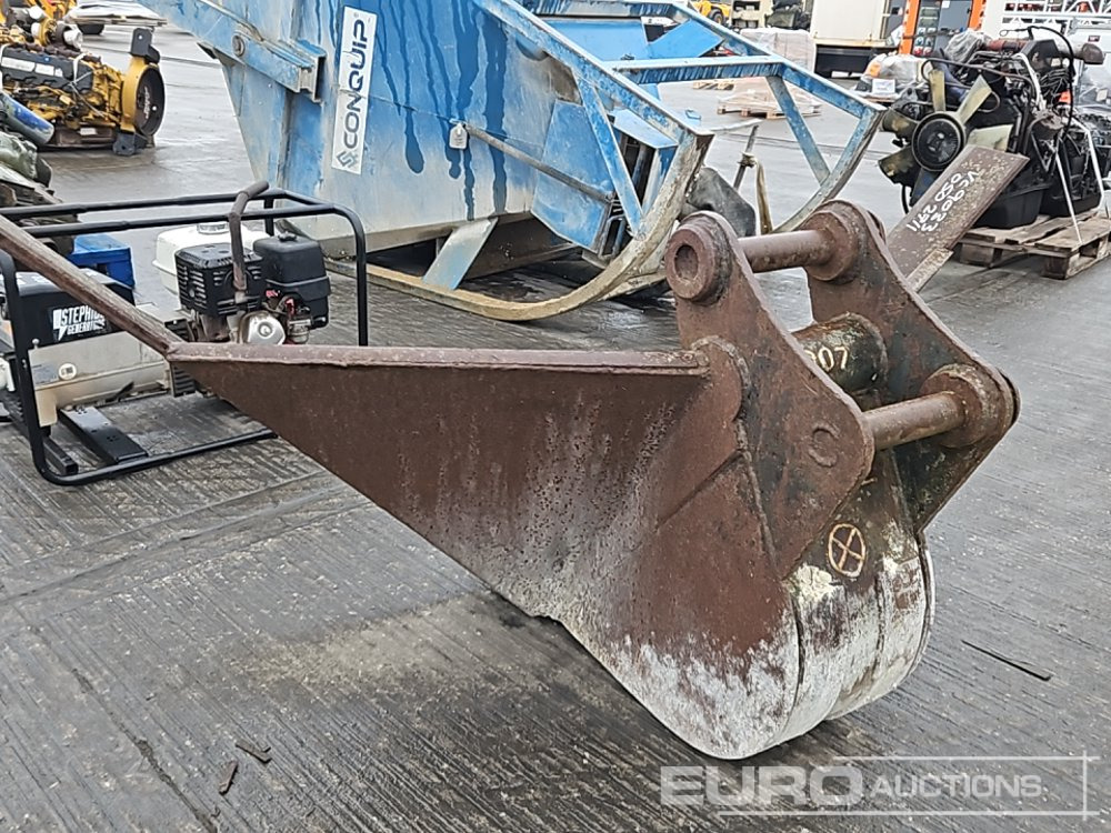V Bucket 50mm Pin to suit 6-8 Ton Excavator - Lžíce: obrázek 3 V Bucket 50mm Pin to suit 6-8 Ton Excavator - Lžíce: obrázek 3
