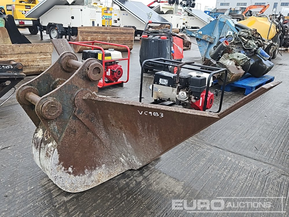 V Bucket 50mm Pin to suit 6-8 Ton Excavator - Lžíce: obrázek 5 V Bucket 50mm Pin to suit 6-8 Ton Excavator - Lžíce: obrázek 5