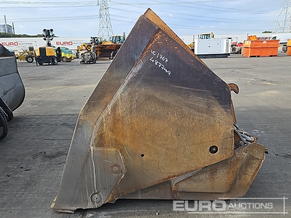 Volvo 116" Hydraulic 4 in 1 Bucket to suit Wheeled Loader - Lžíce: obrázek 2 Volvo 116" Hydraulic 4 in 1 Bucket to suit Wheeled Loader - Lžíce: obrázek 2