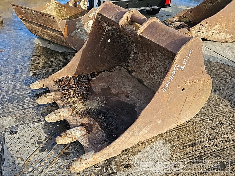 Volvo 46" Scoop Bucket 65mm Pin to suit 13 Ton Excavator - Lžíce: obrázek 1 Volvo 46" Scoop Bucket 65mm Pin to suit 13 Ton Excavator - Lžíce: obrázek 1
