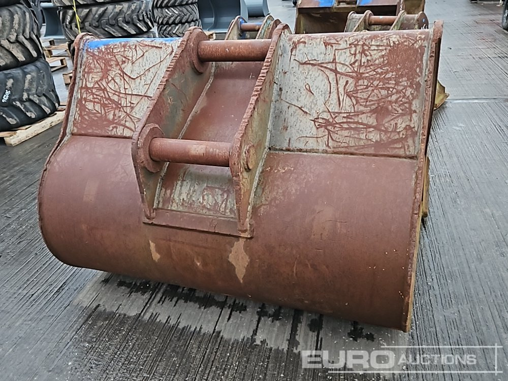 Volvo 58" Scoop Bucket 65mm Pin to suit 13 Ton Excavator - Lžíce: obrázek 4 Volvo 58" Scoop Bucket 65mm Pin to suit 13 Ton Excavator - Lžíce: obrázek 4