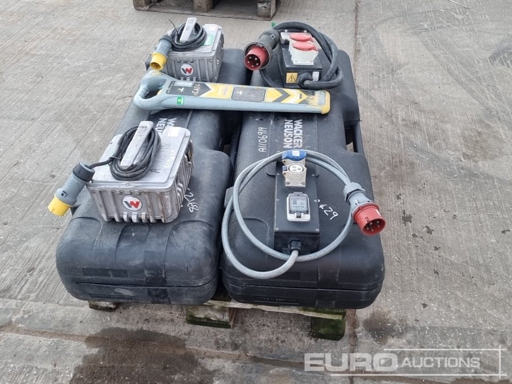 Wacker Neuson Balloon Light & Ballast Battery (2 of), 415 Volt Distribution Cable (2 of), C.A.T 4+ Radio Detector - Stavební zařízení: obrázek 2 Wacker Neuson Balloon Light & Ballast Battery (2 of), 415 Volt Distribution Cable (2 of), C.A.T 4+ Radio Detector - Stavební zařízení: obrázek 2