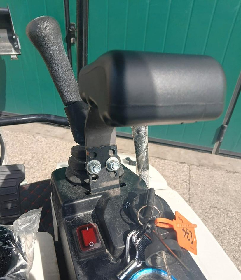 Nový Mini rýpadlo Escavatore nuovo JPC HT 13: obrázek 7