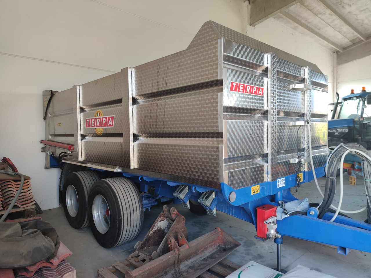 Rimorchio per vendemmia usato Terpa TT 12 HA - Zemědělský přívěs: obrázek 2 Rimorchio per vendemmia usato Terpa TT 12 HA - Zemědělský přívěs: obrázek 2