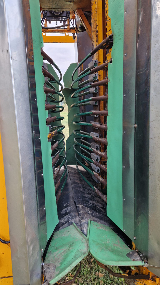 Vendemmiatrice usata Grégoire G60I - Sklizňové zařízení na vinnou révu: obrázek 2 Vendemmiatrice usata Grégoire G60I - Sklizňové zařízení na vinnou révu: obrázek 2