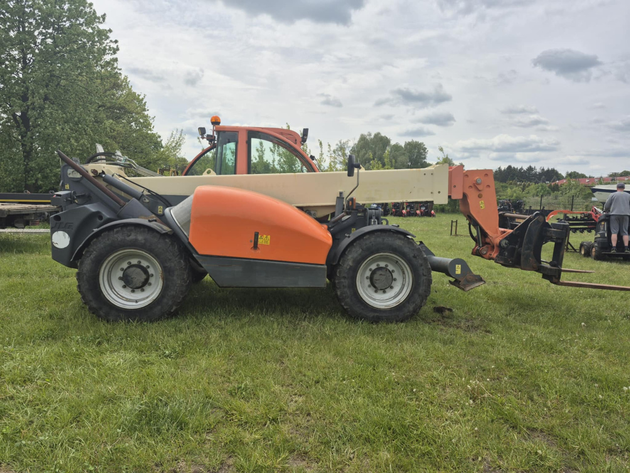 JLG 4013 - Teleskopický kolový nakladač: obrázek 4 JLG 4013 - Teleskopický kolový nakladač: obrázek 4
