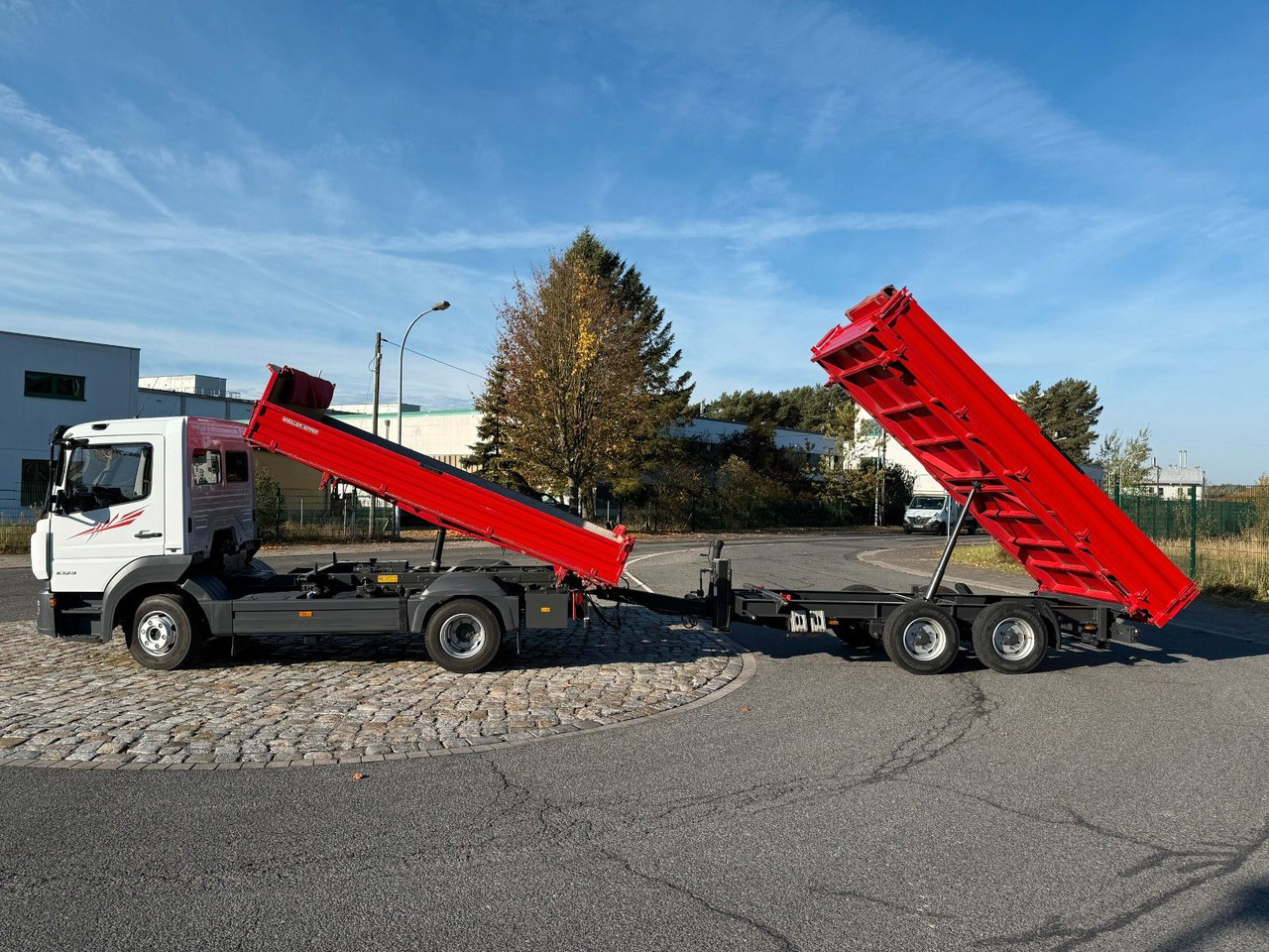 Mercedes-Benz Atego 1023 + Anhänger Dreiseitenkipper - Sklápěč: obrázek 2 Mercedes-Benz Atego 1023 + Anhänger Dreiseitenkipper - Sklápěč: obrázek 2