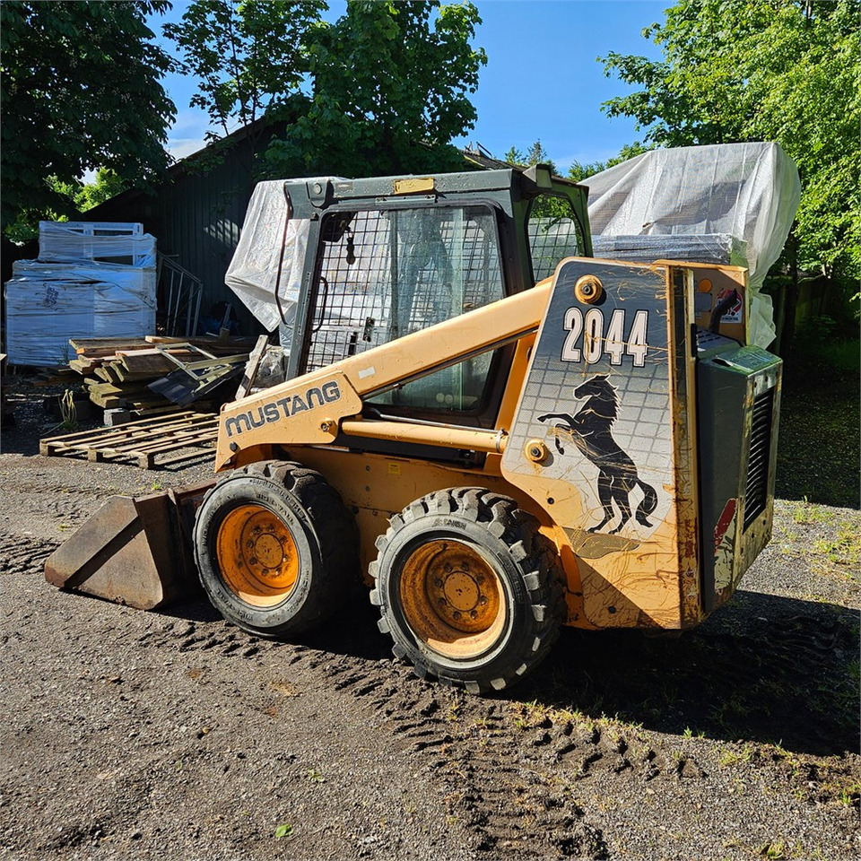 Bobcat Mustang 2044 - Smykový nakladač: obrázek 3 Bobcat Mustang 2044 - Smykový nakladač: obrázek 3